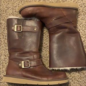 Leather ugg Kensington sutter boot.